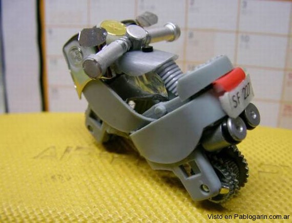 Motos hechas con encendedores