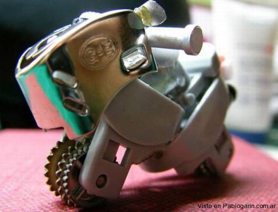 Motos hechas con encendedores