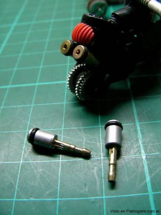 Motos hechas con encendedores