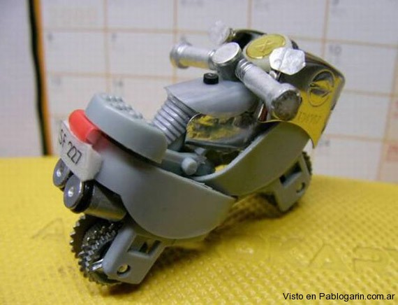 Motos hechas con encendedores