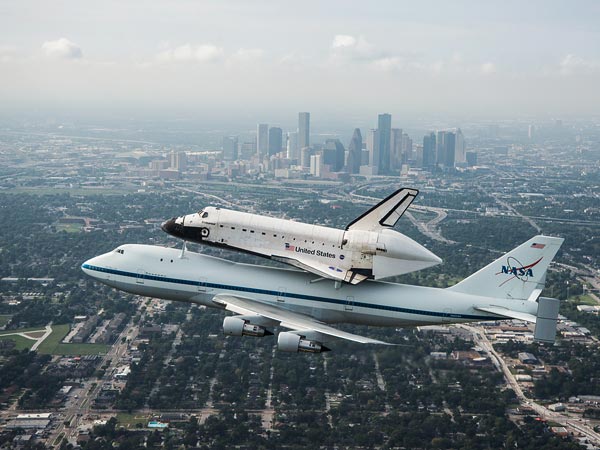 shuttle-over-houston