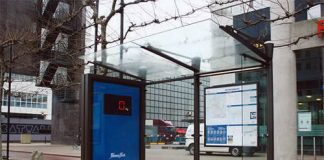 Parada de colectivo con balanza