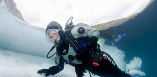 Impresionantes formaciones naturales de hielo en los lagos Alpinos