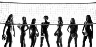 Equipo femenino de Voley de EEUU se desnunda antes de ir a Londres 2012